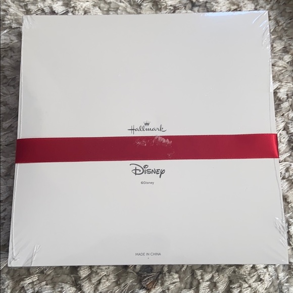 Disney Hallmark Holiday Notepad Set - Picture 2 of 2